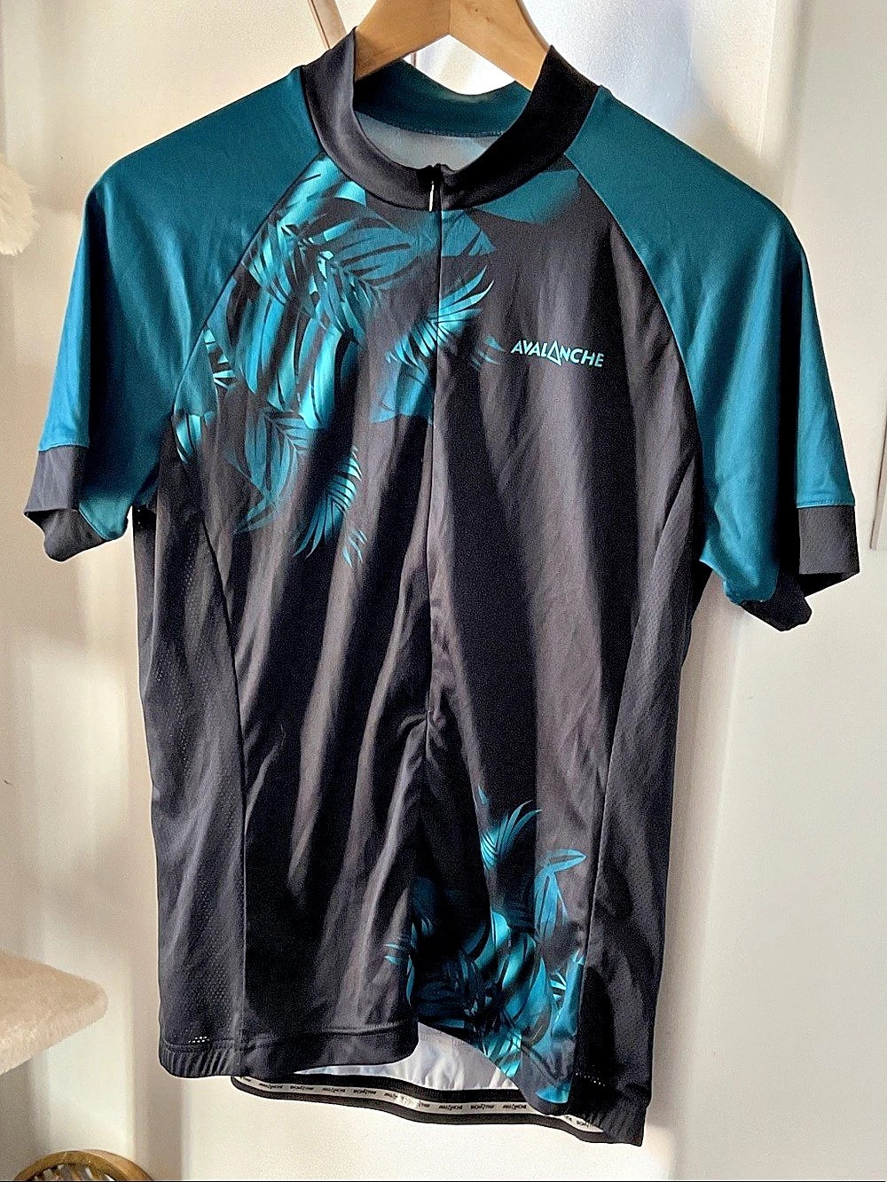 Avalanche Cycling Jersey Black & Blue Size L/G